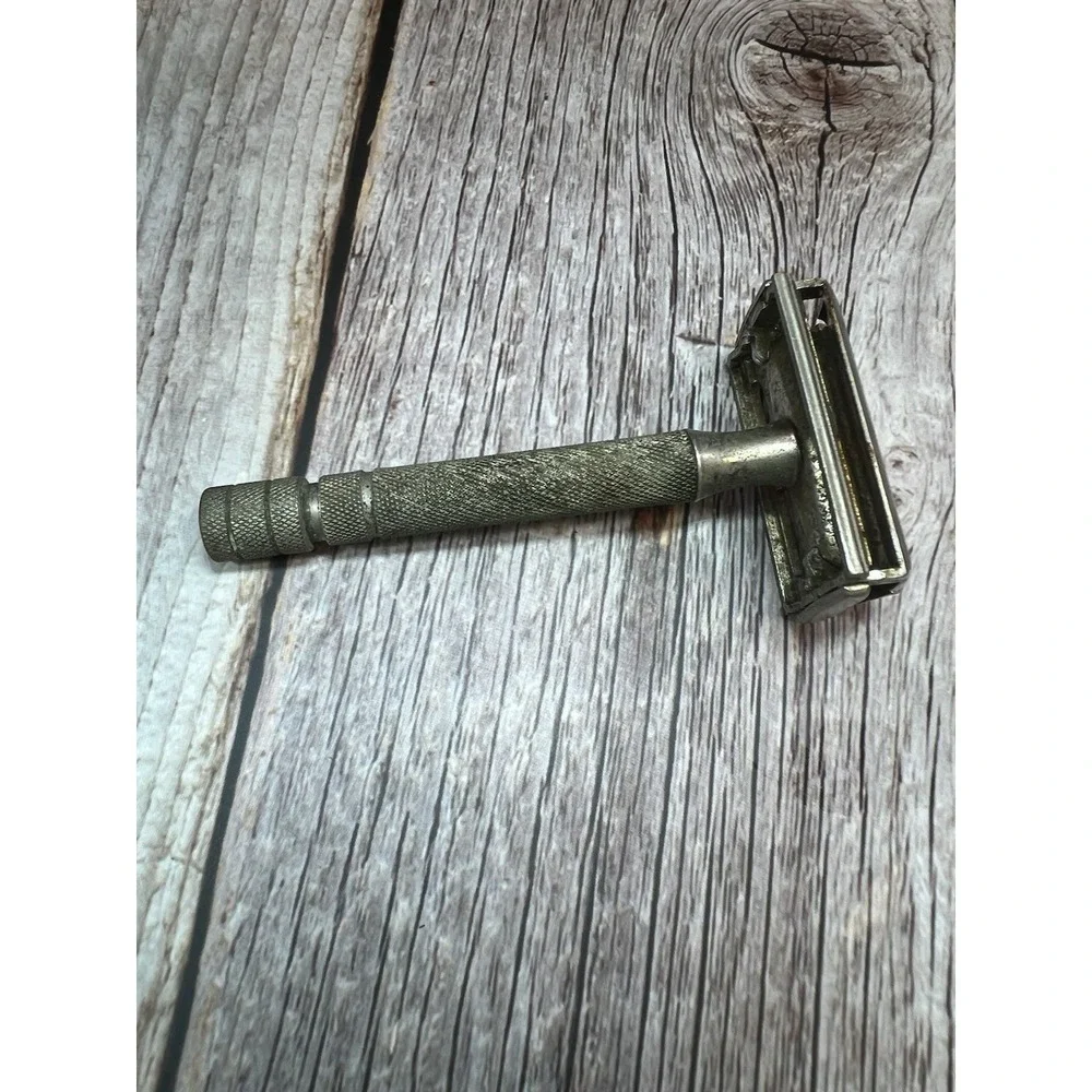 Gillette 40s Style Super Speed VTG DE‎ Safety Razor TTO Notched Center No Date